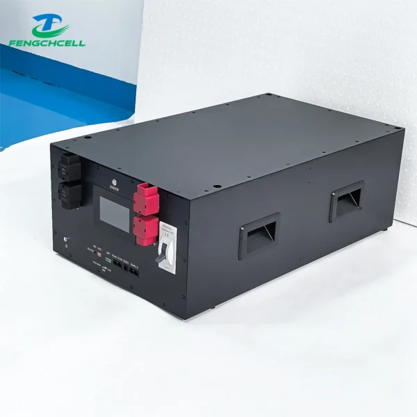 Kit de boîte de batterie empilable FENGCHCELL 280Ah A2 (16S, 15kWh) avec BMS JK V19 dans un boîtier en acier noir avec poignées, bornes, affichage et ports avant.